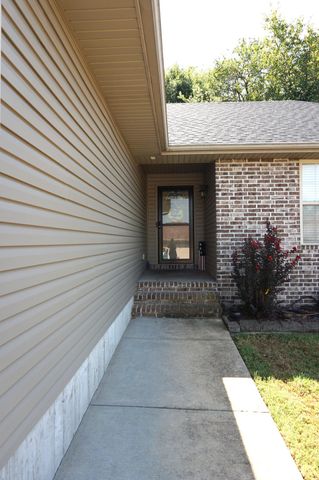 230 E Lapis Avenue, Republic, MO 65738