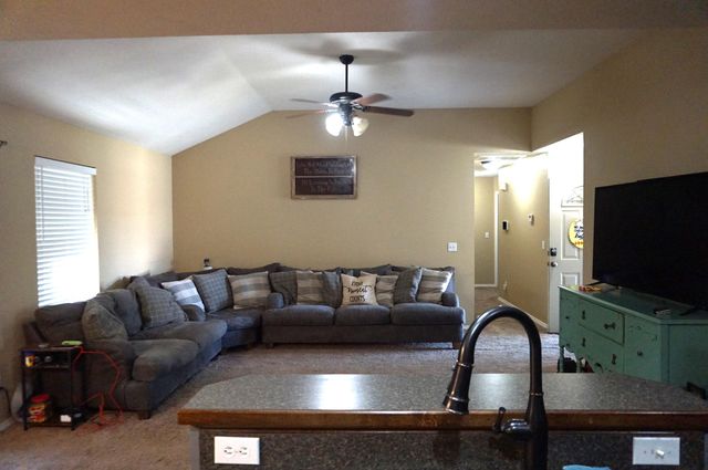 230 E Lapis Avenue, Republic, MO 65738