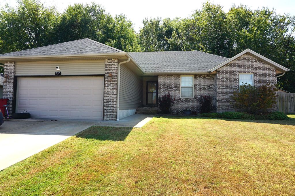 230 E Lapis Avenue, Republic, MO 65738