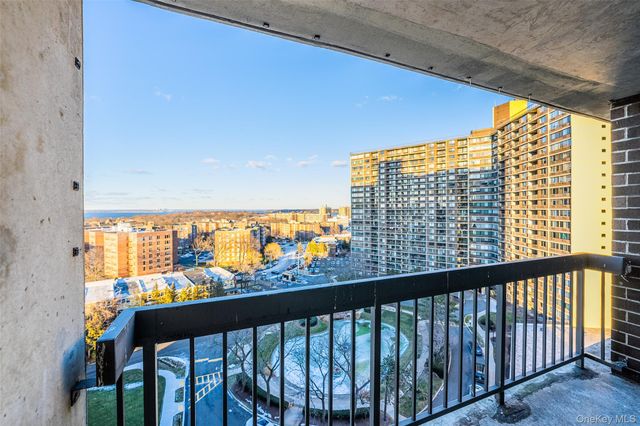 1 Bay Club Drive 11J, Bayside, NY 11360