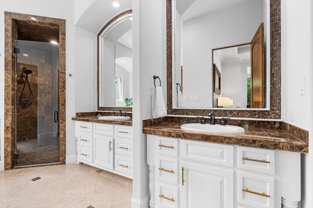 22 Johnathan Landing Court, The Woodlands, TX 77389