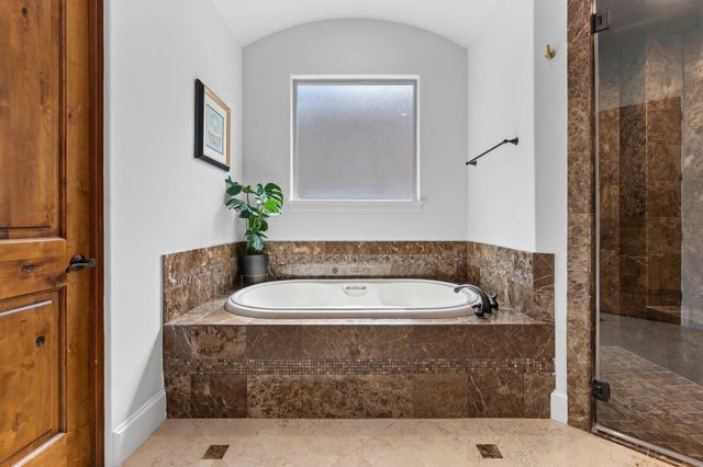 22 Johnathan Landing Court, The Woodlands, TX 77389