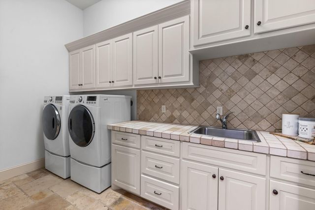 22 Johnathan Landing Court, The Woodlands, TX 77389