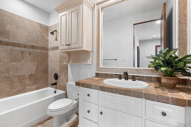 22 Johnathan Landing Court, The Woodlands, TX 77389