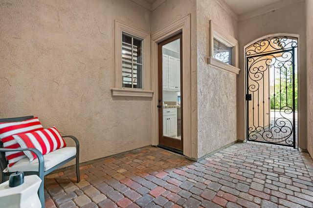 22 Johnathan Landing Court, The Woodlands, TX 77389