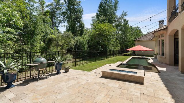 22 Johnathan Landing Court, The Woodlands, TX 77389