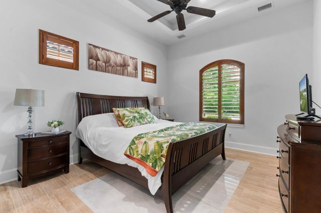 22 Johnathan Landing Court, The Woodlands, TX 77389