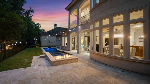 22 Johnathan Landing Court, The Woodlands, TX 77389