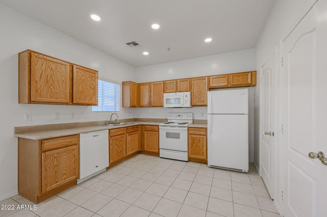 8940 W Olive Avenue Unit 70, Peoria, AZ 85345