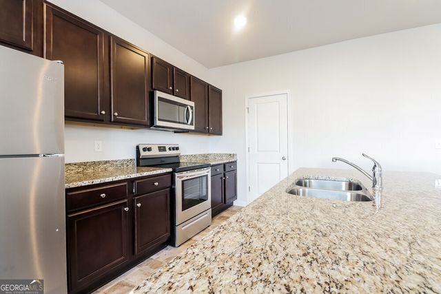 136 Hamilton Pointe Drive, Mcdonough, GA 30253
