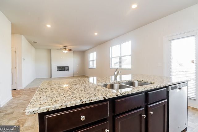 136 Hamilton Pointe Drive, Mcdonough, GA 30253