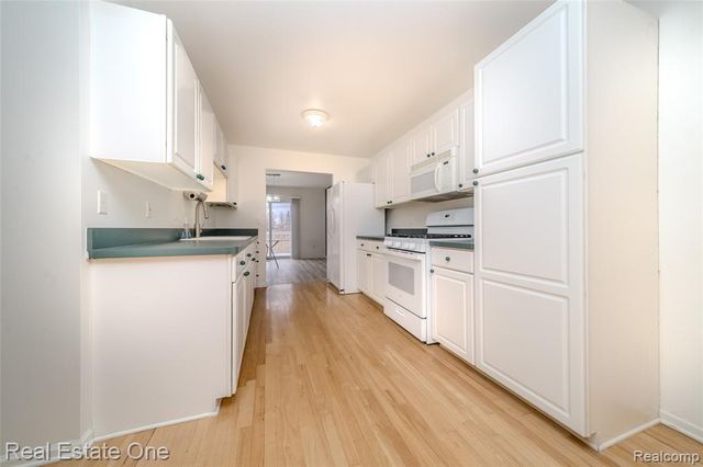 24099 Tana Court, Farmington, MI 48335