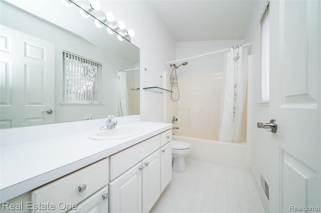 24099 Tana Court, Farmington, MI 48335