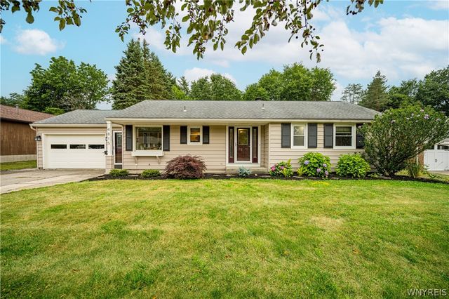 4815 Crestwood Drive, Hamburg, NY 14075