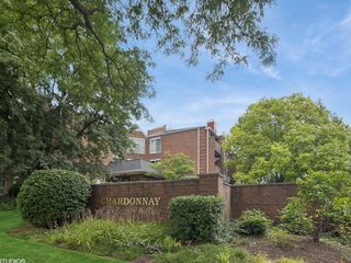805 Leicester Road 116, Elk Grove Village, IL 60007