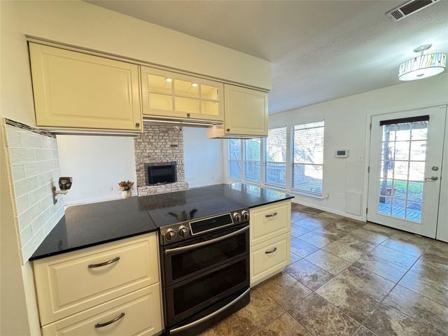 221 Stowaway CV A, Lakeway, TX 78734