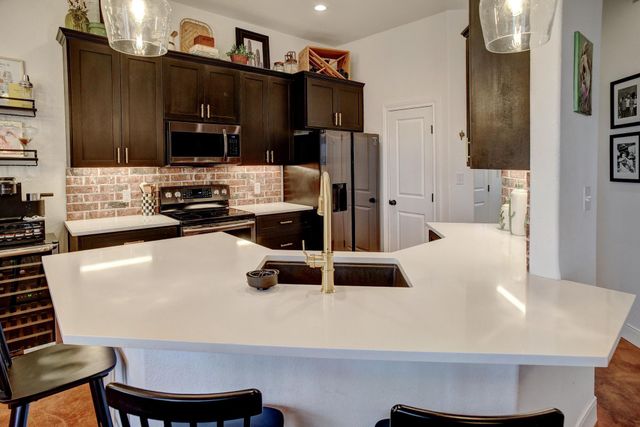 338 W Keanahalululu LN, Bastrop, TX 78602