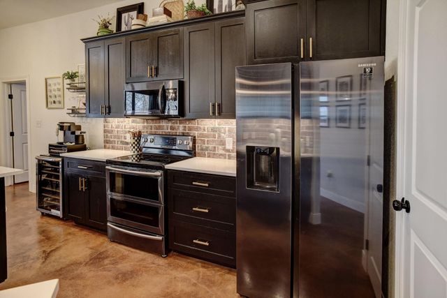 338 W Keanahalululu LN, Bastrop, TX 78602