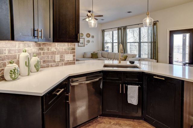 338 W Keanahalululu LN, Bastrop, TX 78602