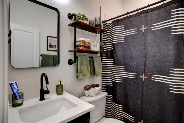 338 W Keanahalululu LN, Bastrop, TX 78602