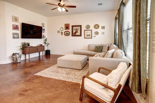 338 W Keanahalululu LN, Bastrop, TX 78602