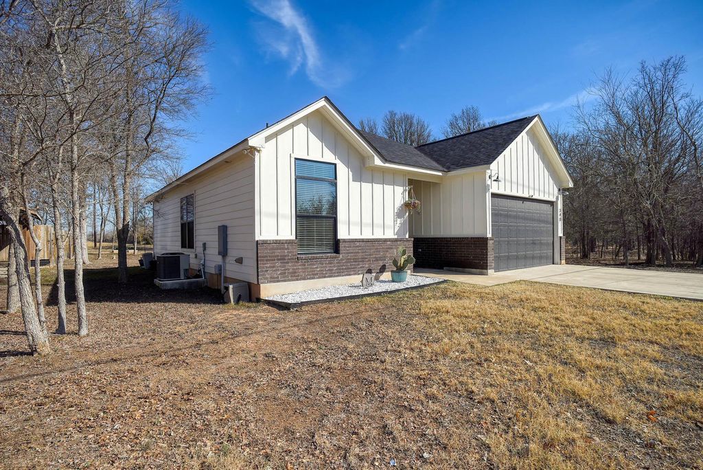 338 W Keanahalululu LN, Bastrop, TX 78602