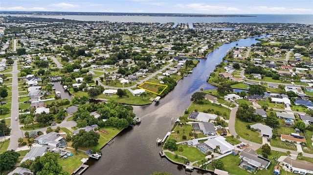 213 WATERWAY CIRCLE NE, Port Charlotte, FL 33952