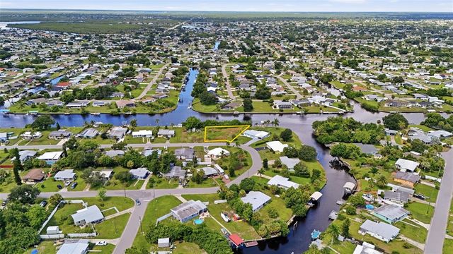 213 WATERWAY CIRCLE NE, Port Charlotte, FL 33952