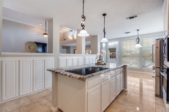 2405 N Hunter Place Lane, Arlington, TX 76006