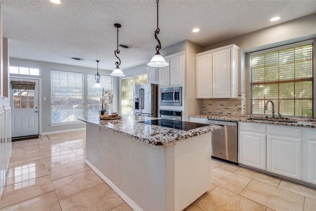 2405 N Hunter Place Lane, Arlington, TX 76006