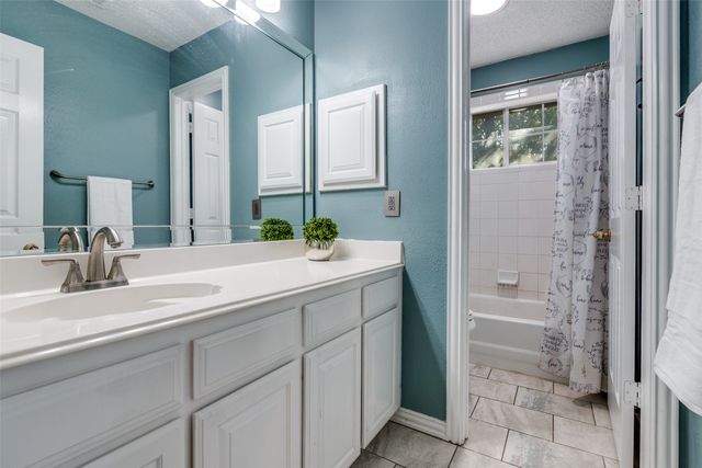 2405 N Hunter Place Lane, Arlington, TX 76006