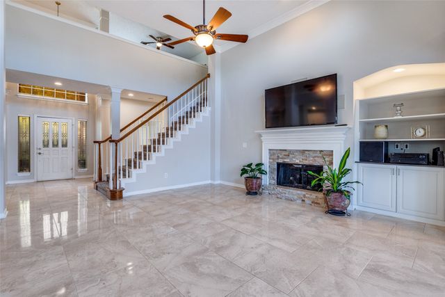 2405 N Hunter Place Lane, Arlington, TX 76006