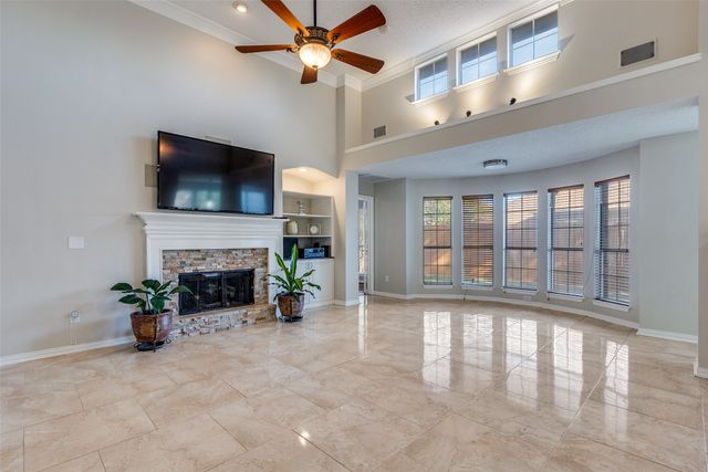 2405 N Hunter Place Lane, Arlington, TX 76006