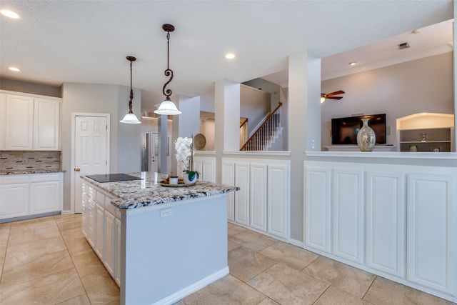 2405 N Hunter Place Lane, Arlington, TX 76006