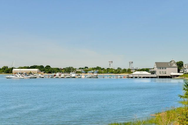 140 Bayswater St 1, Boston, MA 02128