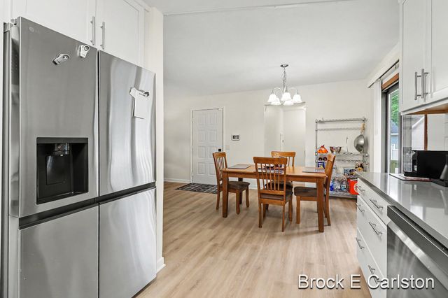 2756 Marquette Avenue, Muskegon, MI 49442