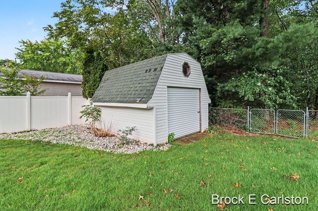2756 Marquette Avenue, Muskegon, MI 49442