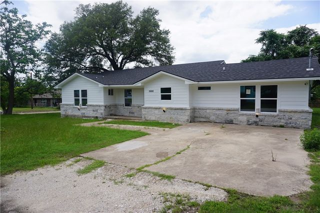 1000 North Sterling Avenue, Bryan, TX 77803