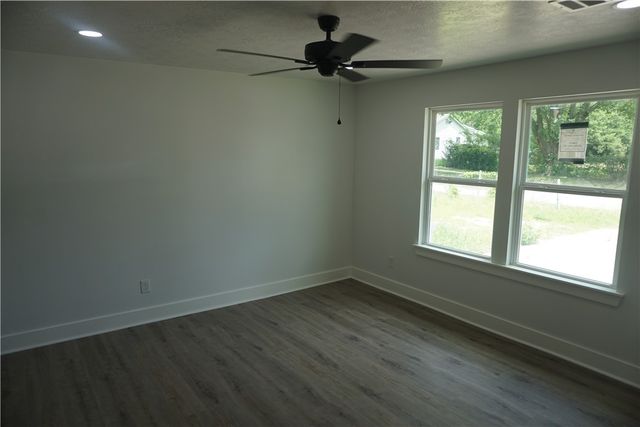 1000 North Sterling Avenue, Bryan, TX 77803