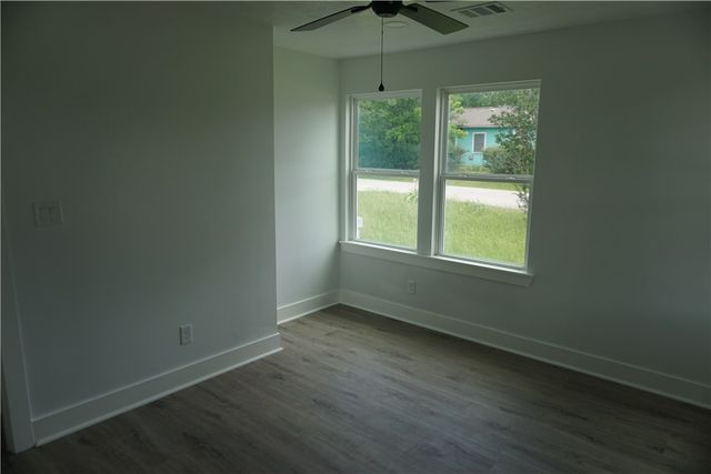 1000 North Sterling Avenue, Bryan, TX 77803