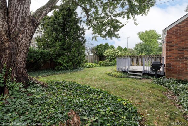 1399 Edmundton Drive, Grosse Pointe Woods, MI 48236