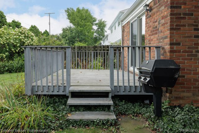 1399 Edmundton Drive, Grosse Pointe Woods, MI 48236