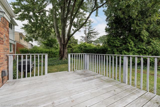 1399 Edmundton Drive, Grosse Pointe Woods, MI 48236