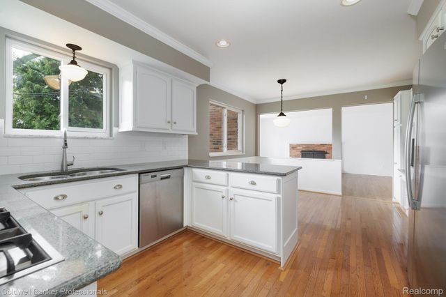 1399 Edmundton Drive, Grosse Pointe Woods, MI 48236