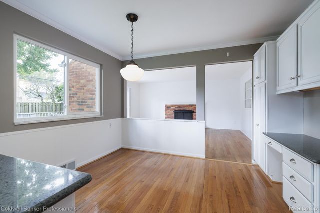 1399 Edmundton Drive, Grosse Pointe Woods, MI 48236