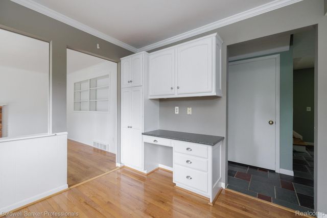 1399 Edmundton Drive, Grosse Pointe Woods, MI 48236