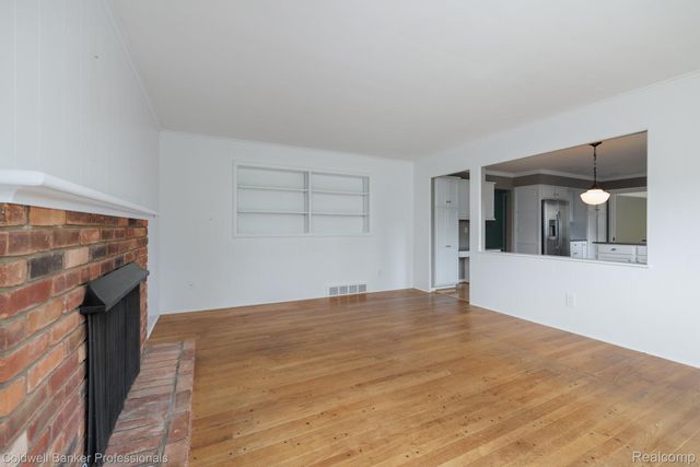1399 Edmundton Drive, Grosse Pointe Woods, MI 48236