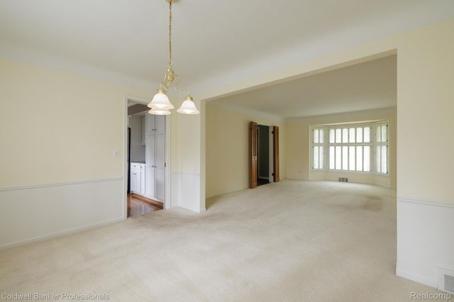 1399 Edmundton Drive, Grosse Pointe Woods, MI 48236