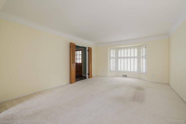 1399 Edmundton Drive, Grosse Pointe Woods, MI 48236