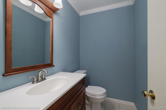 1399 Edmundton Drive, Grosse Pointe Woods, MI 48236